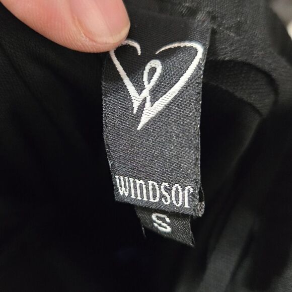 Windsor halter top dress with Tulle  lining size small - Picture 4 of 9